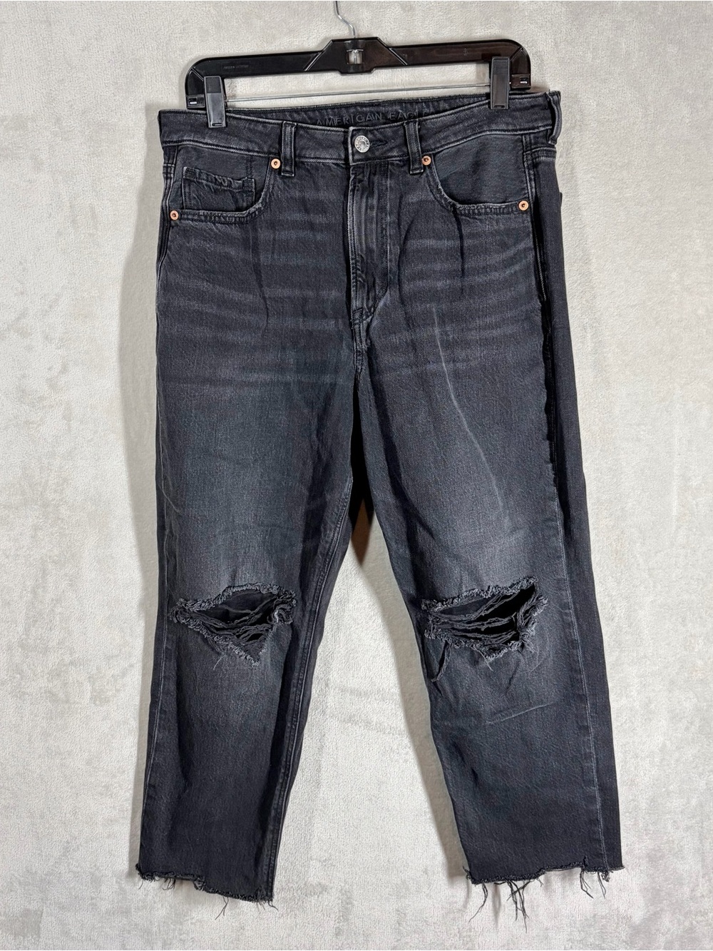American Eagle Strigid Cropped Jeans Size 12 High Black Distressed Denim X-Short